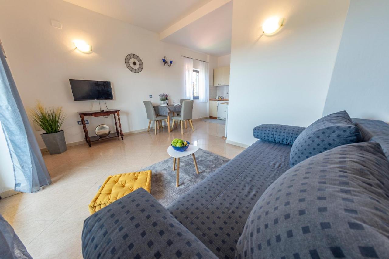 Apartments Krivicic Blue Помер Екстериор снимка