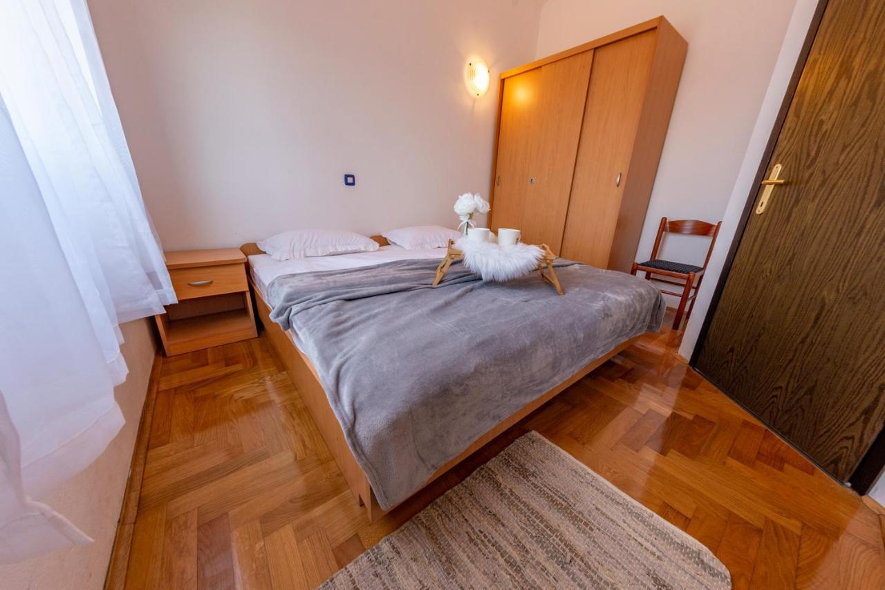 Apartments Krivicic Blue Помер Екстериор снимка