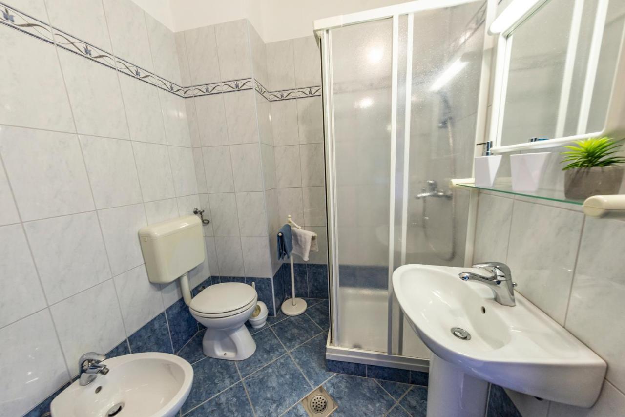 Apartments Krivicic Blue Помер Екстериор снимка
