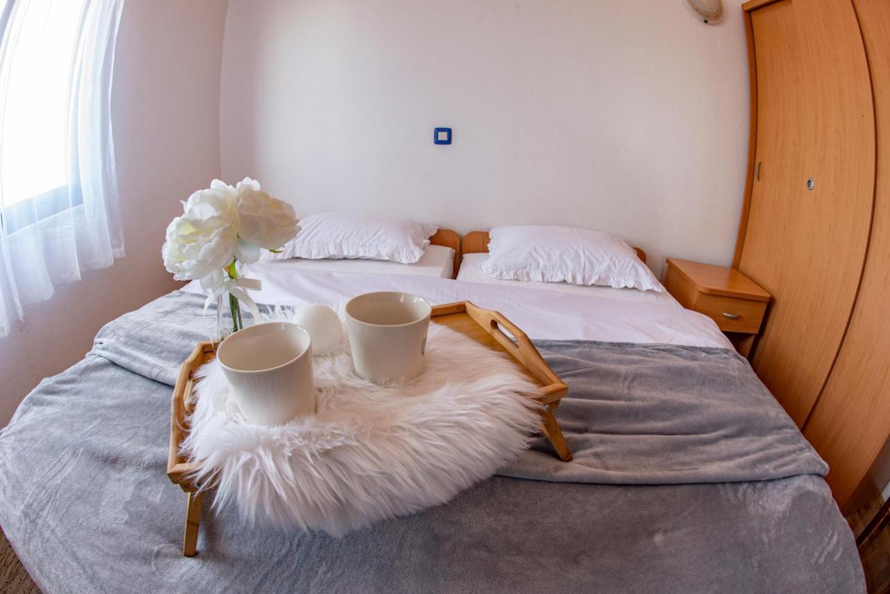 Apartments Krivicic Blue Помер Екстериор снимка